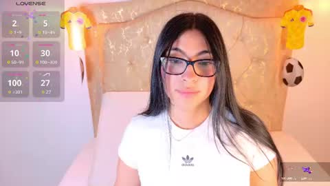 laurenn_smitth online show from June 18, 2026, 12:42 pm