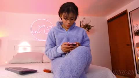 Snapshot of laurensaenz chatting on January 23, 2025, 12:09 pm Lauren Saenz online show from January 23, 2025, 12:09 pm