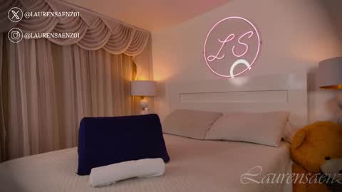 Snapshot of laurensaenz chatting on January 27, 2025, 12:05 pm Lauren Saenz online show from January 27, 2025, 12:05 pm