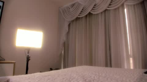 Snapshot of laurensaenz chatting on September 12, 2025, 12:05 pm Lauren Saenz online show from September 12, 2025, 12:05 pm