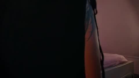 Lauren Saenz online show from March 3, 2026, 12:00 pm