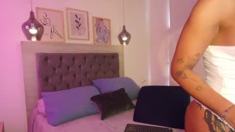 Lauren Saenz online show from July 31, 2026, 12:04 pm