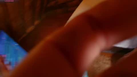 Lauren and Cristopher online show from November 26, 2025, 5:08 am