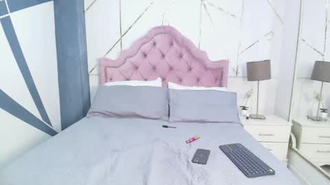 Lauren  online show from February 14, 2025, 4:31 pm