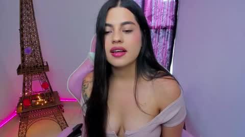 Snapshot of laurenth_foxy chatting on December 6, 2024, 6:17 pm lau online show from December 6, 2024, 6:17 pm