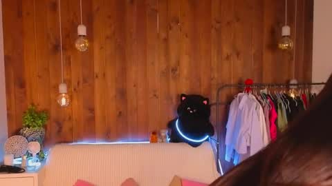 Annie online show from March 28, 2026, 7:35 pm