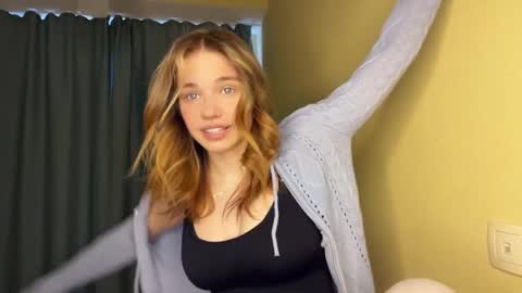 Bella online show from March 3, 2026, 11:49 am