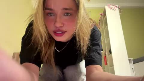 Bella online show from April 29, 2026, 9:35 am