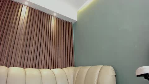 Snapshot of lauroberts chatting on February 21, 2025, 7:01 am Lau Roberts online show from February 21, 2025, 7:01 am