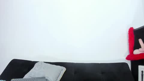 Snapshot of lauryjonson_ chatting on January 18, 2026, 12:36 am LauryJonson online show from January 18, 2026, 12:36 am