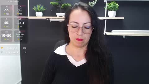 Laury  online show from April 25, 2026, 5:43 pm