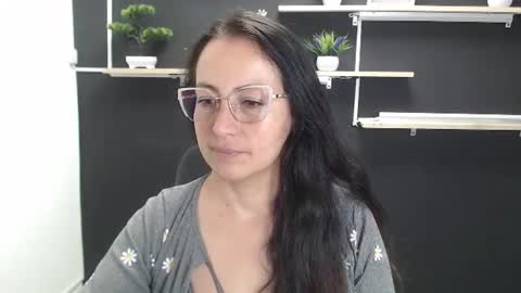 Snapshot of lauryn_jones chatting on July 1, 2026, 7:35 pm Laury online show from July 1, 2026, 7:35 pm