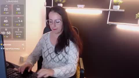 Snapshot of lauryn_jones chatting on July 2, 2026, 9:43 pm Laury online show from July 2, 2026, 9:43 pm