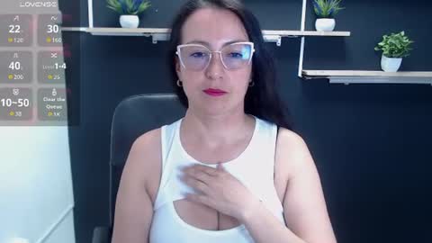 Snapshot of lauryn_jones chatting on July 24, 2026, 6:39 pm Laury online show from July 24, 2026, 6:39 pm