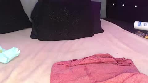 Snapshot of laurynwolf_ chatting on December 22, 2024, 10:36 pm tania online show from December 22, 2024, 10:36 pm