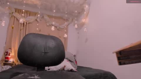 Snapshot of lauu_g chatting on December 2, 2024, 3:37 am Lauu G online show from December 2, 2024, 3:37 am