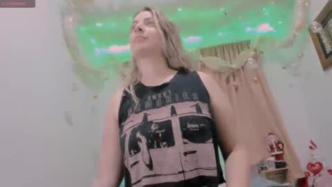 Snapshot of lauu_g chatting on December 9, 2024, 3:50 am Lauu G online show from December 9, 2024, 3:50 am