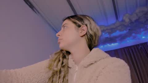 Snapshot of lauu_g chatting on March 1, 2025, 4:37 am Lauu G online show from March 1, 2025, 4:37 am