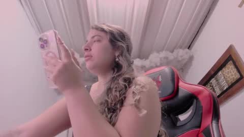 Snapshot of lauu_g chatting on September 17, 2025, 9:11 am Lauu G online show from September 17, 2025, 9:11 am