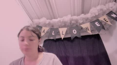 Snapshot of lauu_g chatting on October 21, 2025, 10:05 am Lauu G online show from October 21, 2025, 10:05 am