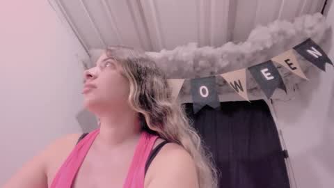 Snapshot of lauu_g chatting on October 23, 2025, 9:19 am Lauu G online show from October 23, 2025, 9:19 am