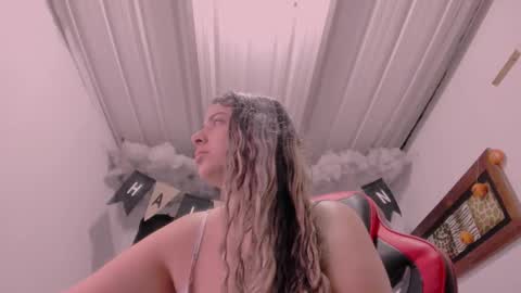 Snapshot of lauu_g chatting on October 27, 2025, 11:25 am Lauu G online show from October 27, 2025, 11:25 am