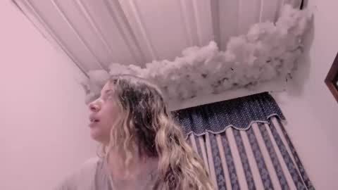 Snapshot of lauu_g chatting on November 10, 2025, 10:25 am Lauu G online show from November 10, 2025, 10:25 am