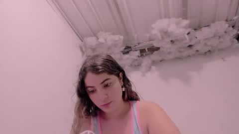 Snapshot of lauu_g chatting on December 19, 2025, 9:27 am Lauu G online show from December 19, 2025, 9:27 am