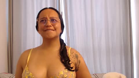 Snapshot of lauu_jones chatting on March 18, 2026, 7:06 pm Laura online show from March 18, 2026, 7:06 pm