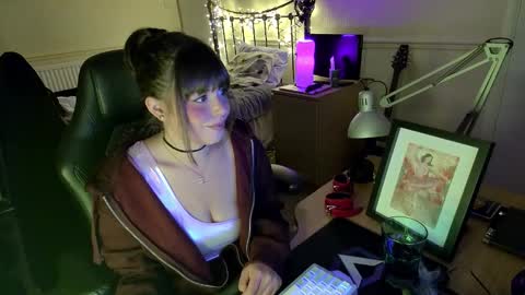 Lavenderrzz online show from November 18, 2025, 1:48 pm