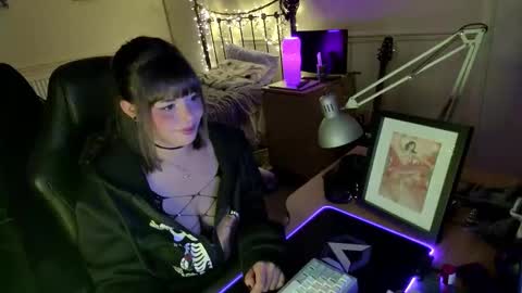 Lavenderrzz online show from November 27, 2025, 1:13 pm