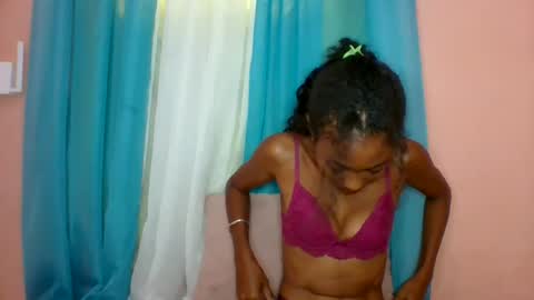 Snapshot of layannek chatting on June 22, 2026, 5:37 am layannek online show from June 22, 2026, 5:37 am