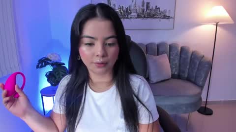 Layla Breezee online show from April 10, 2026, 9:58 am