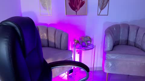 Layla Breezee online show from April 29, 2026, 11:47 am