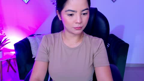 Snapshot of layla_breezee_ chatting on May 6, 2026, 11:59 am Layla Breezee online show from May 6, 2026, 11:59 am
