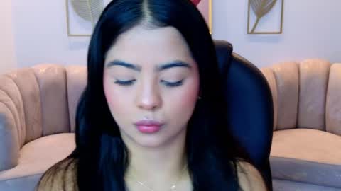 Snapshot of layla_breezee_ chatting on May 19, 2026, 11:49 am Layla Breezee online show from May 19, 2026, 11:49 am