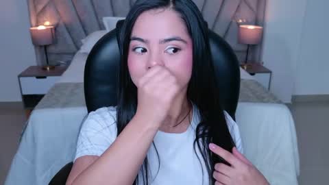Snapshot of layla_breezee_ chatting on June 9, 2026, 11:44 am Layla Breezee online show from June 9, 2026, 11:44 am
