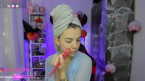 Layla online show from October 24, 2025, 2:57 pm