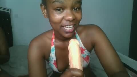 layla_cutiee online show from February 9, 2026, 2:21 pm