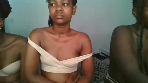 layla_cutiee online show from March 6, 2026, 9:17 am