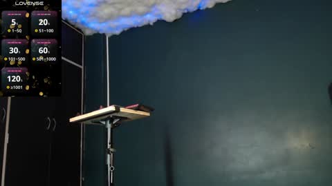 Snapshot of layla_dominac chatting on December 17, 2024, 11:49 pm Layla help me with your thumbs up its important online show from December 17, 2024, 11:49 pm