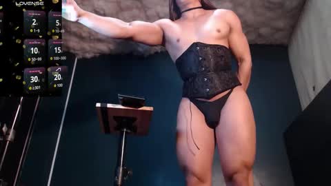 Snapshot of layla_dominac chatting on October 26, 2025, 8:09 am Layla help me with your thumbs up its important online show from October 26, 2025, 8:09 am