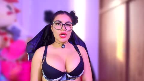 Layla online show from April 13, 2026, 9:20 pm