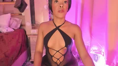 LAYLA online show from May 10, 2026, 4:39 am