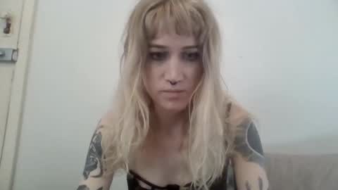 laylahloveless online show from October 17, 2025, 12:47 am