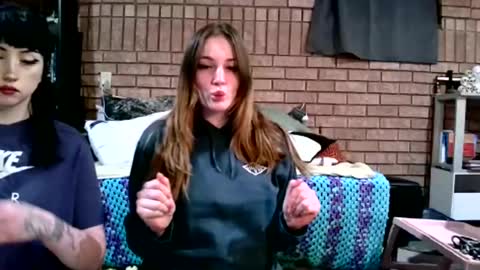 Snapshot of laylakills chatting on December 20, 2024, 8:17 am Layla Kills online show from December 20, 2024, 8:17 am