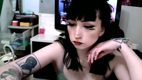 Snapshot of laylakills chatting on March 1, 2025, 3:32 am Layla Kills online show from March 1, 2025, 3:32 am