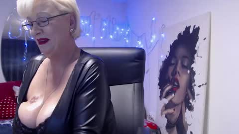 Layla online show from December 25, 2024, 5:58 pm