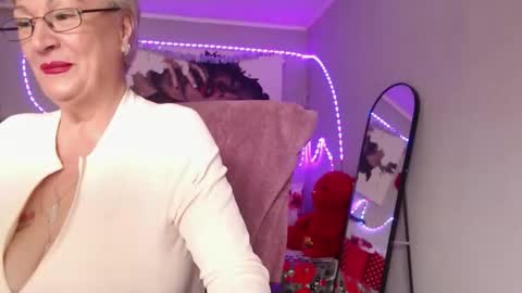 Layla online show from December 20, 2025, 9:16 am