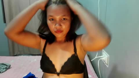 Snapshot of laylanimfa chatting on April 24, 2026, 11:23 am Nimfa online show from April 24, 2026, 11:23 am